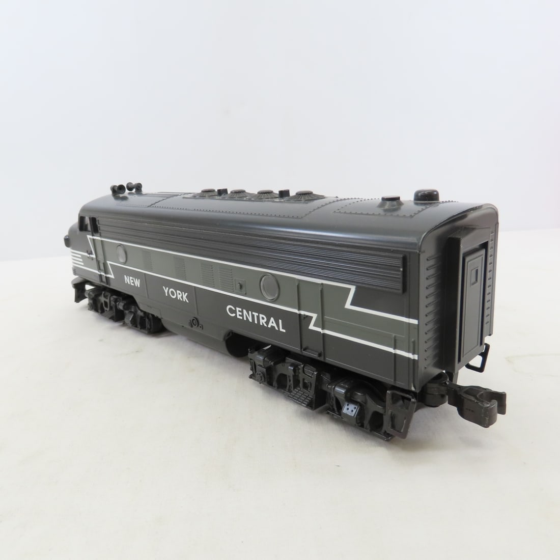 Williams GM F-7 3008 NYC Lightning Stripe Cabs - 6