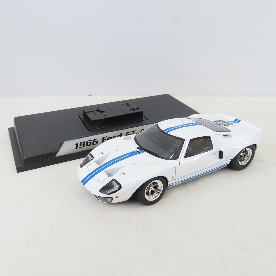 Metal & Plastic Die Cast Cars, Mustang & Others - 9