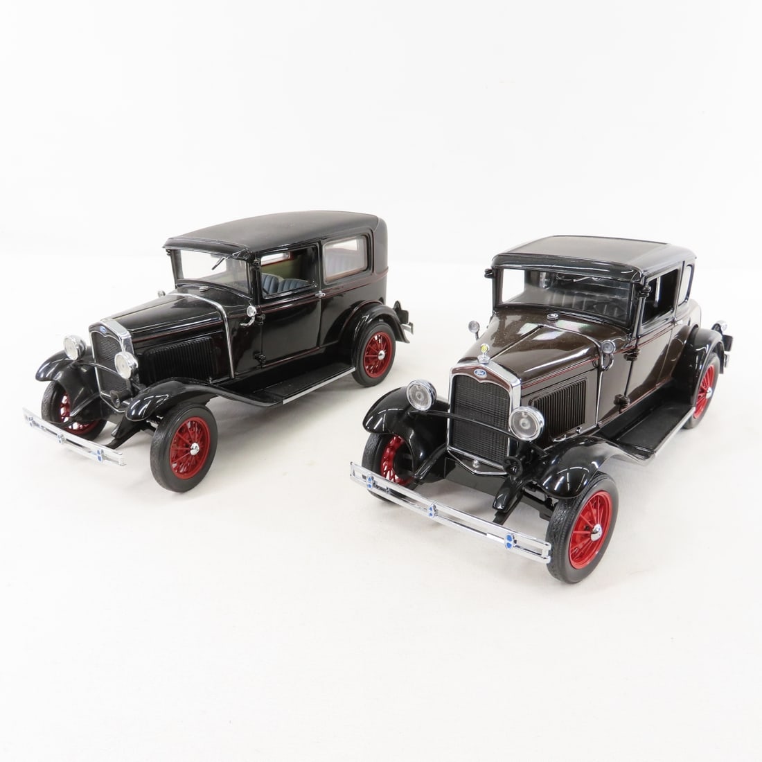 7 Diecast Vintage Vehicles, Motor Max & Other - 12