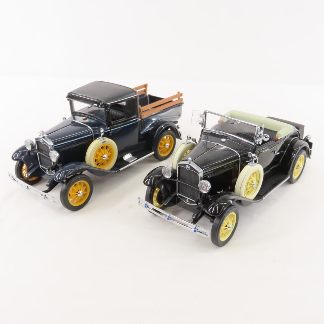 7 Diecast Vintage Vehicles, Motor Max & Other - 17