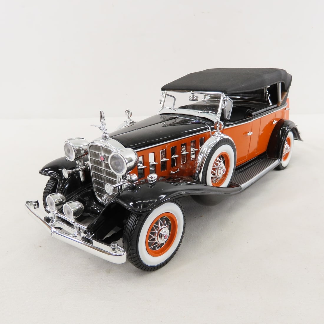 7 Diecast Vintage Vehicles, Motor Max & Other - 3