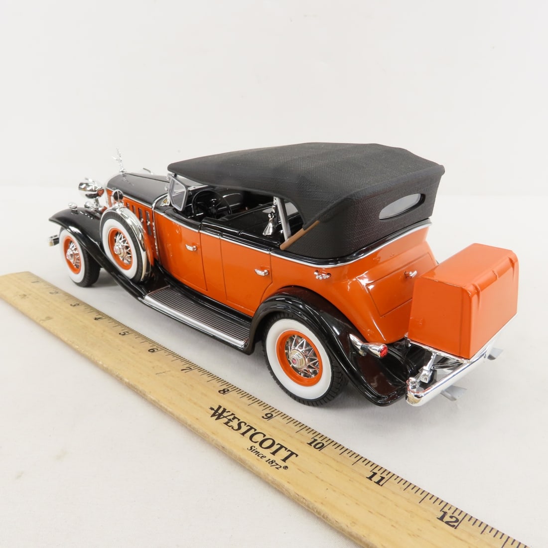 7 Diecast Vintage Vehicles, Motor Max & Other - 4