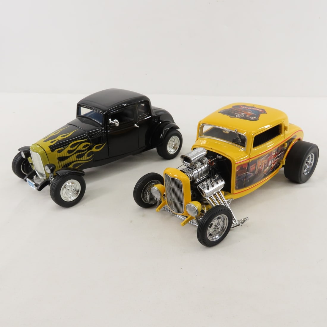 7 Diecast Vintage Vehicles, Motor Max & Other - 8