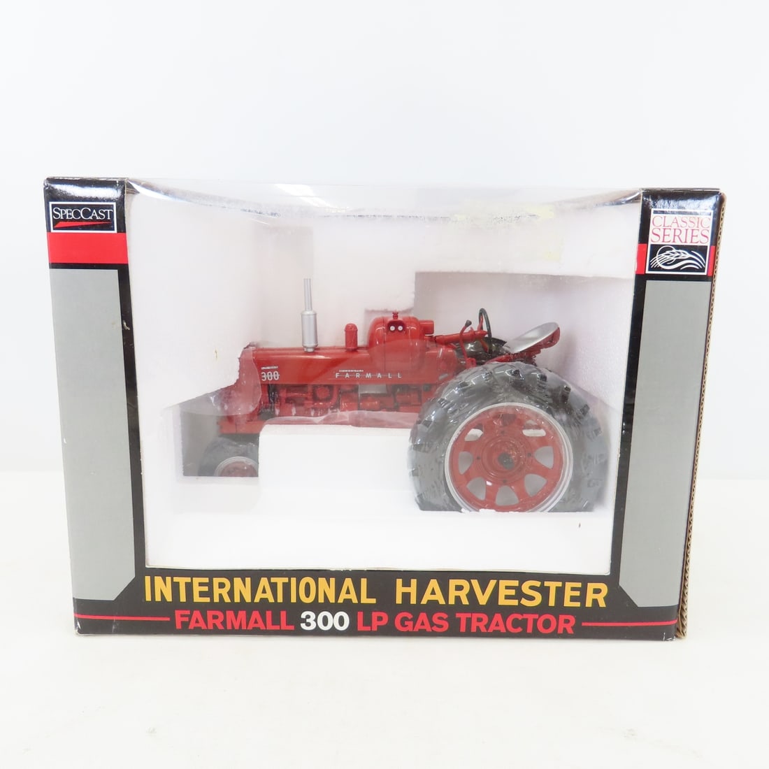 Spec-Cast Minneapolis Moline & IH Farmall Diecast - 9