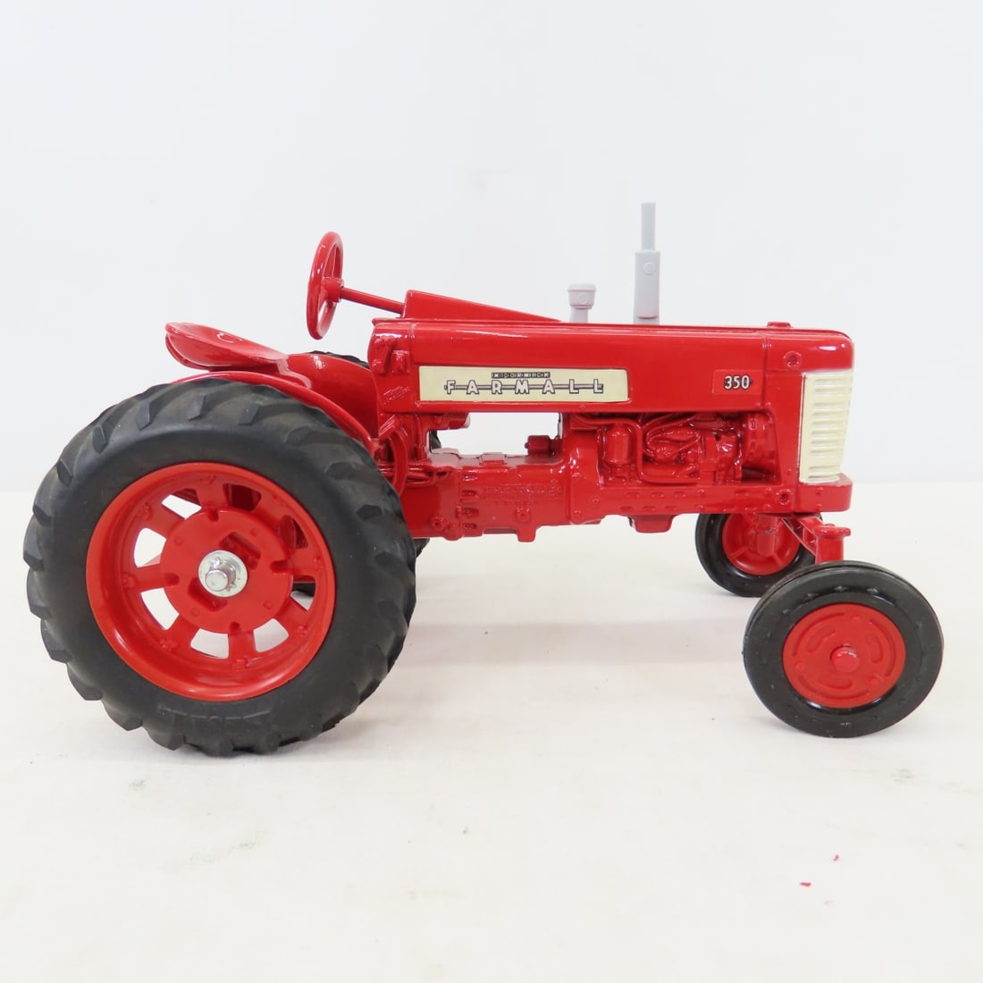 1987 ERTL Deluxe Farm Set- IH Die-Cast 1:16 in Box - 2