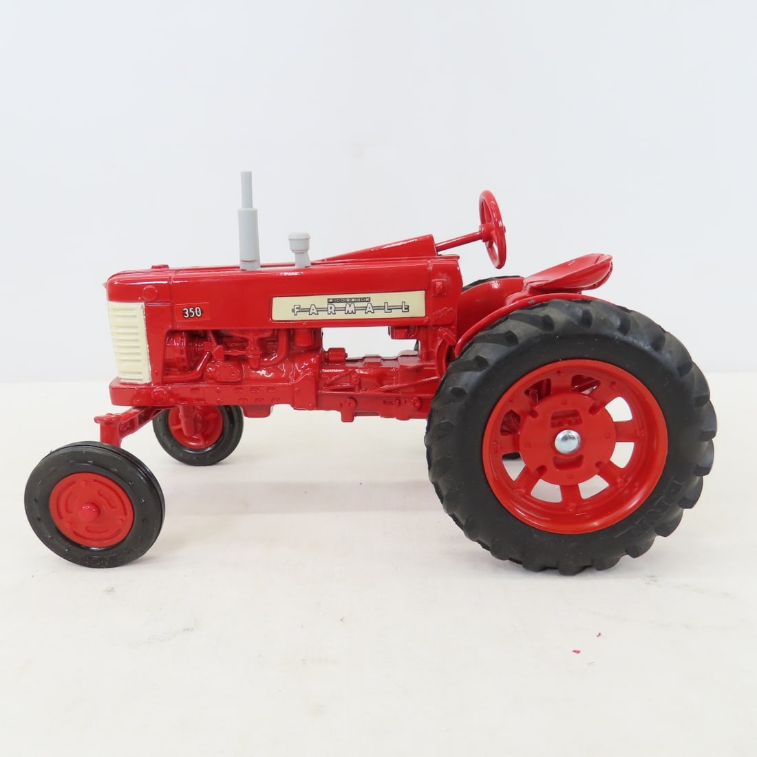 1987 ERTL Deluxe Farm Set- IH Die-Cast 1:16 in Box - 3