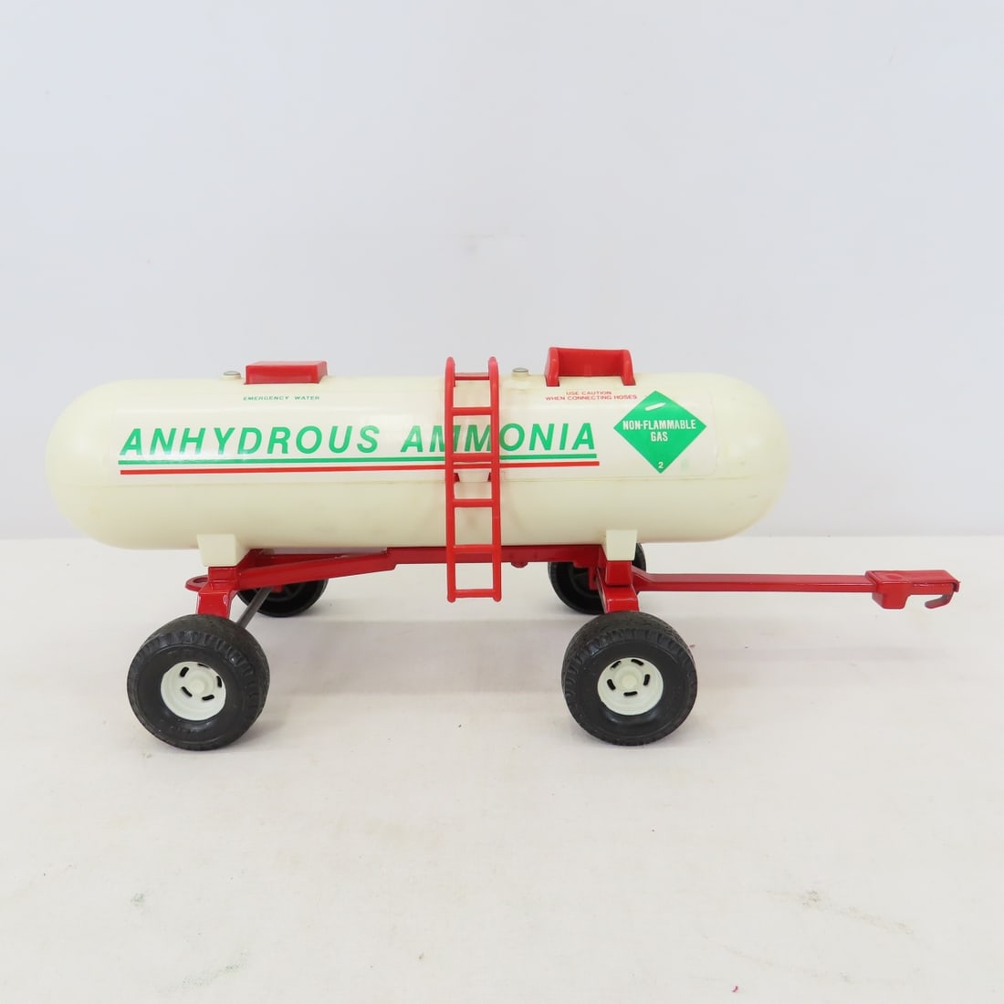 1987 ERTL Deluxe Farm Set- IH Die-Cast 1:16 in Box - 5