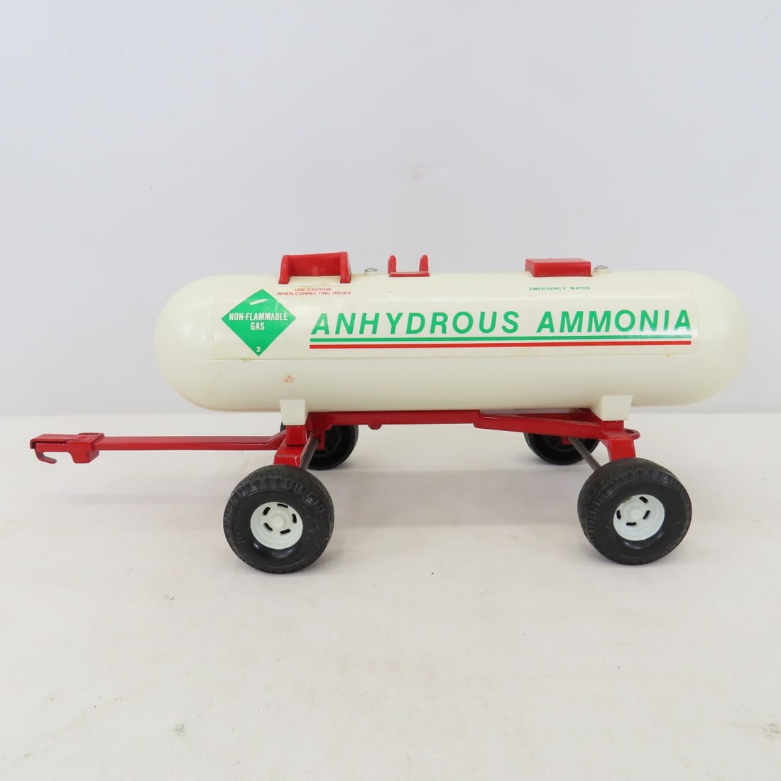 1987 ERTL Deluxe Farm Set- IH Die-Cast 1:16 in Box - 6