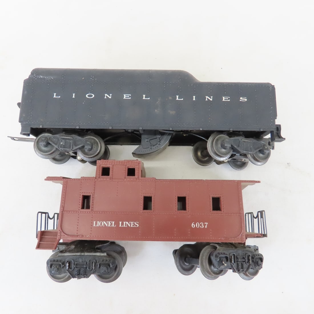 Lionel 20650 Engine with 8 Cars & Accessories - 10