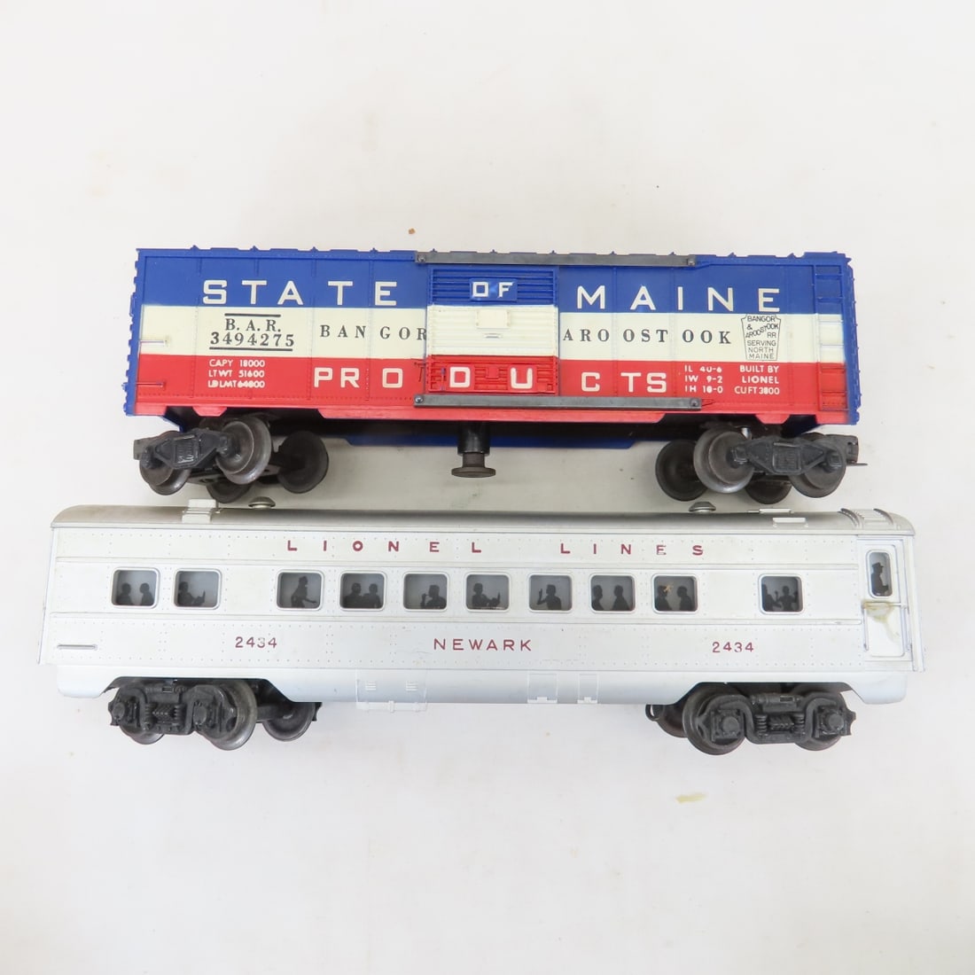 Lionel 20650 Engine with 8 Cars & Accessories - 13