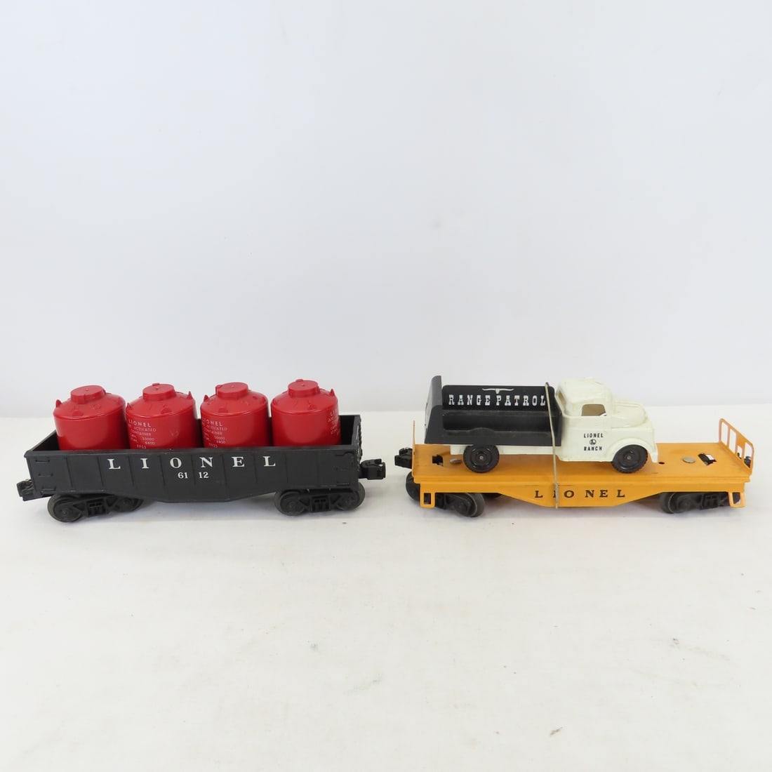 Lionel 20650 Engine with 8 Cars & Accessories - 15