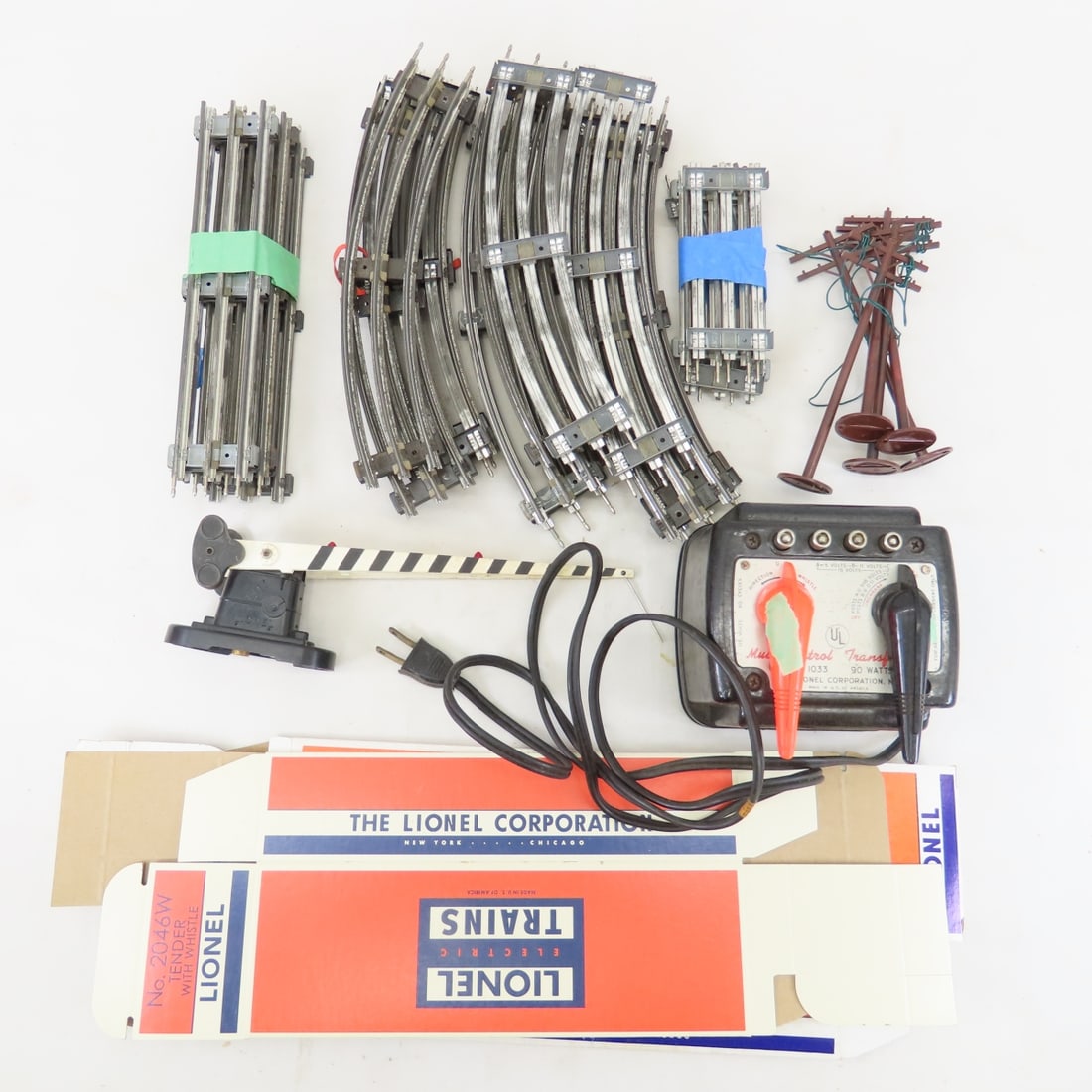 Lionel 20650 Engine with 8 Cars & Accessories - 17