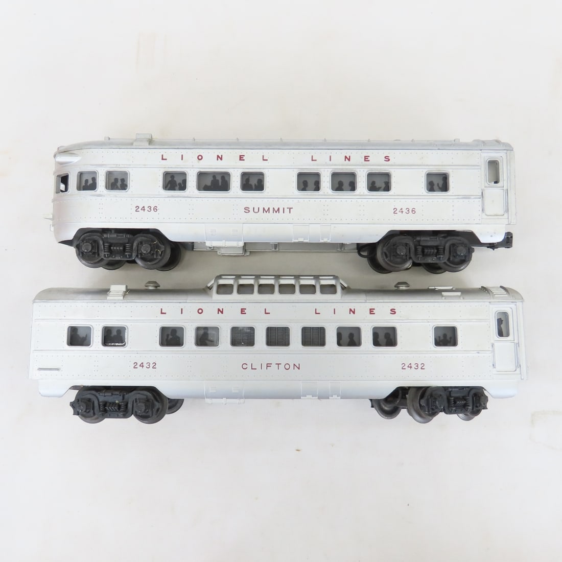 Lionel 20650 Engine with 8 Cars & Accessories - 6