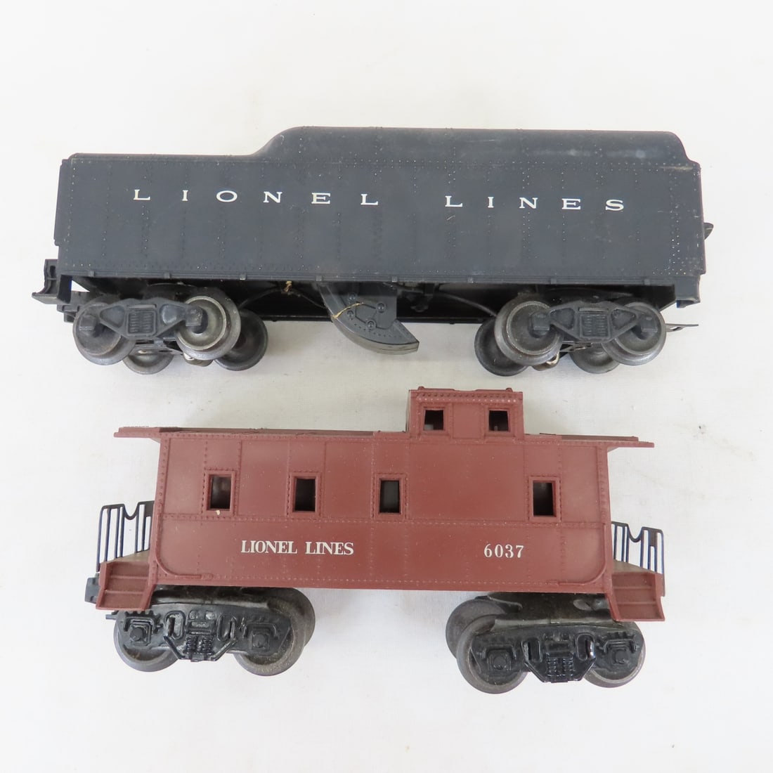 Lionel 20650 Engine with 8 Cars & Accessories - 9