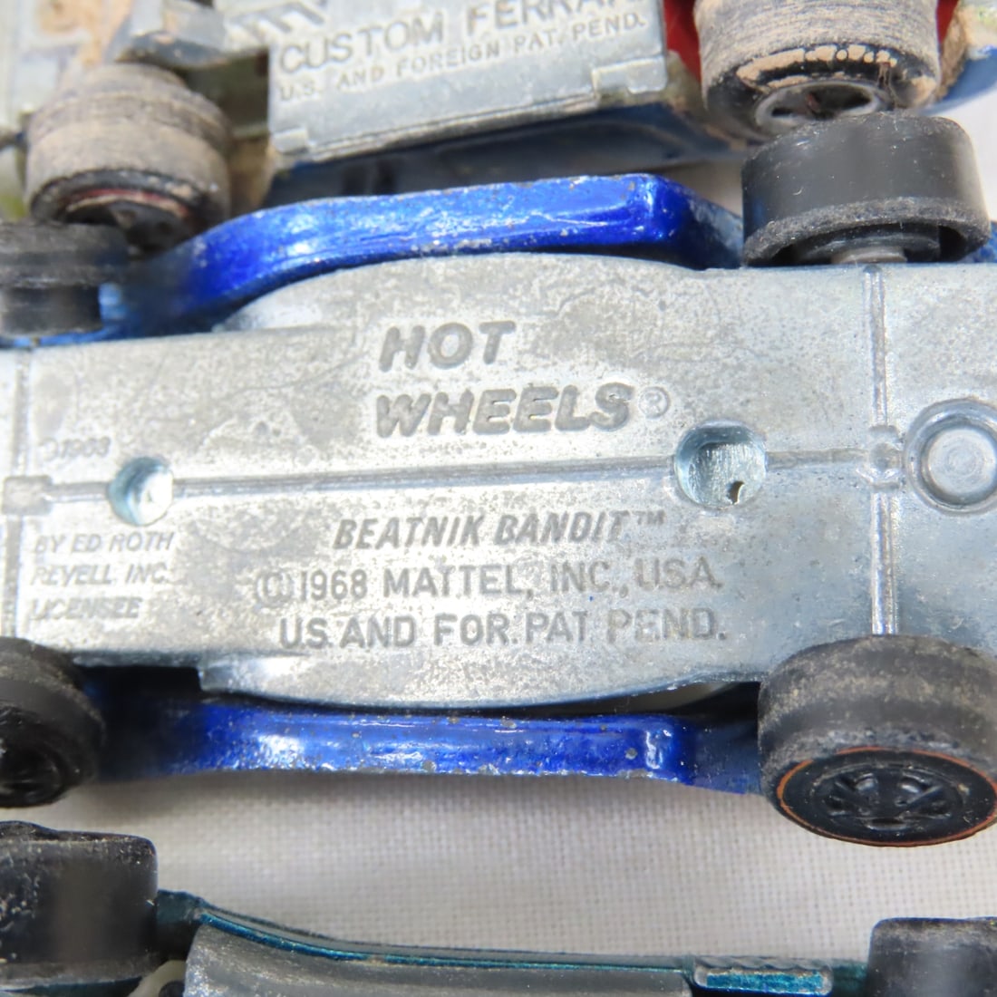 19 Hot Wheel Redlines & 2 Motorcycles for Rebuild - 19