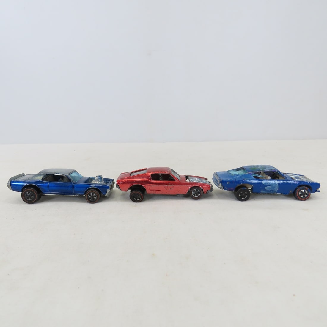 19 Hot Wheel Redlines & 2 Motorcycles for Rebuild - 4