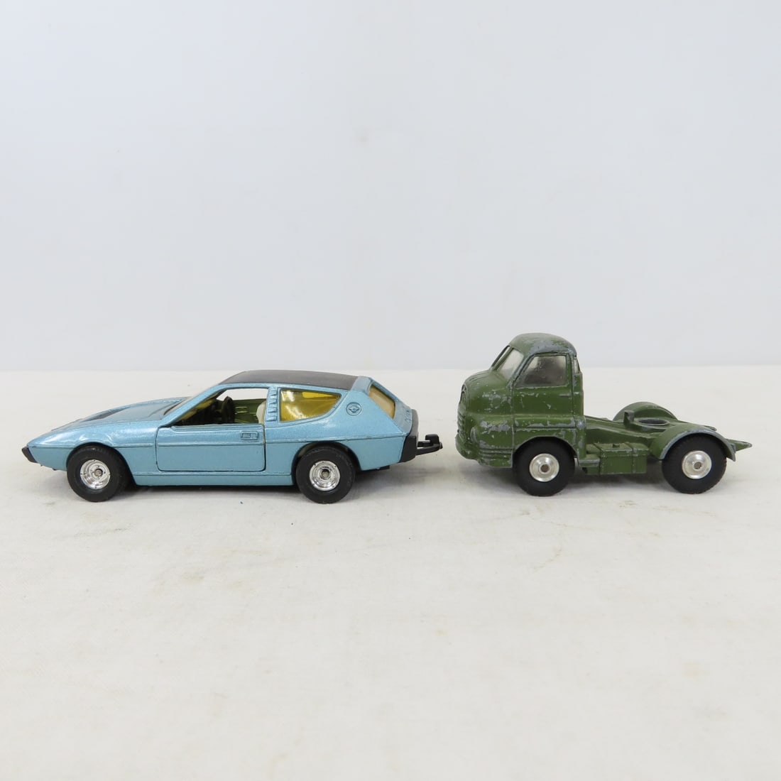 15 Vintage Corgi & Dinky Plastic & Metal Vehicles - 17