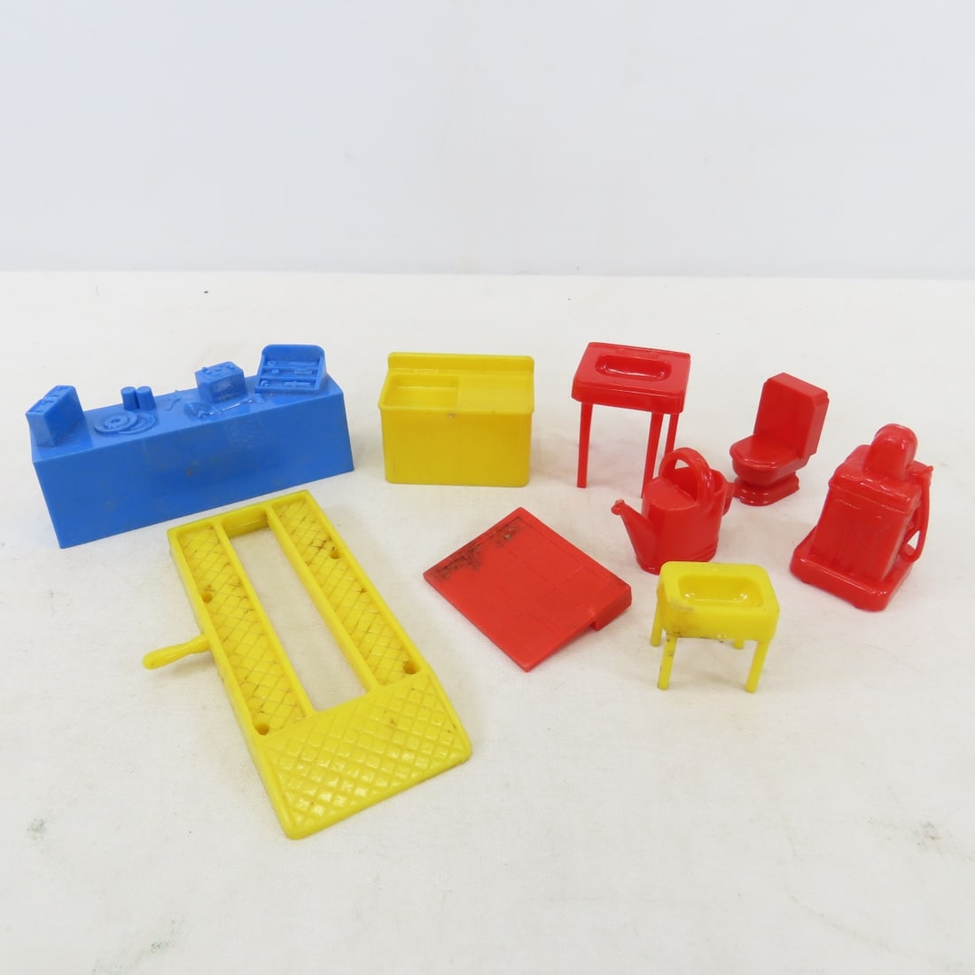 Vintage TOMY Mini Car World Service Center & More - 13