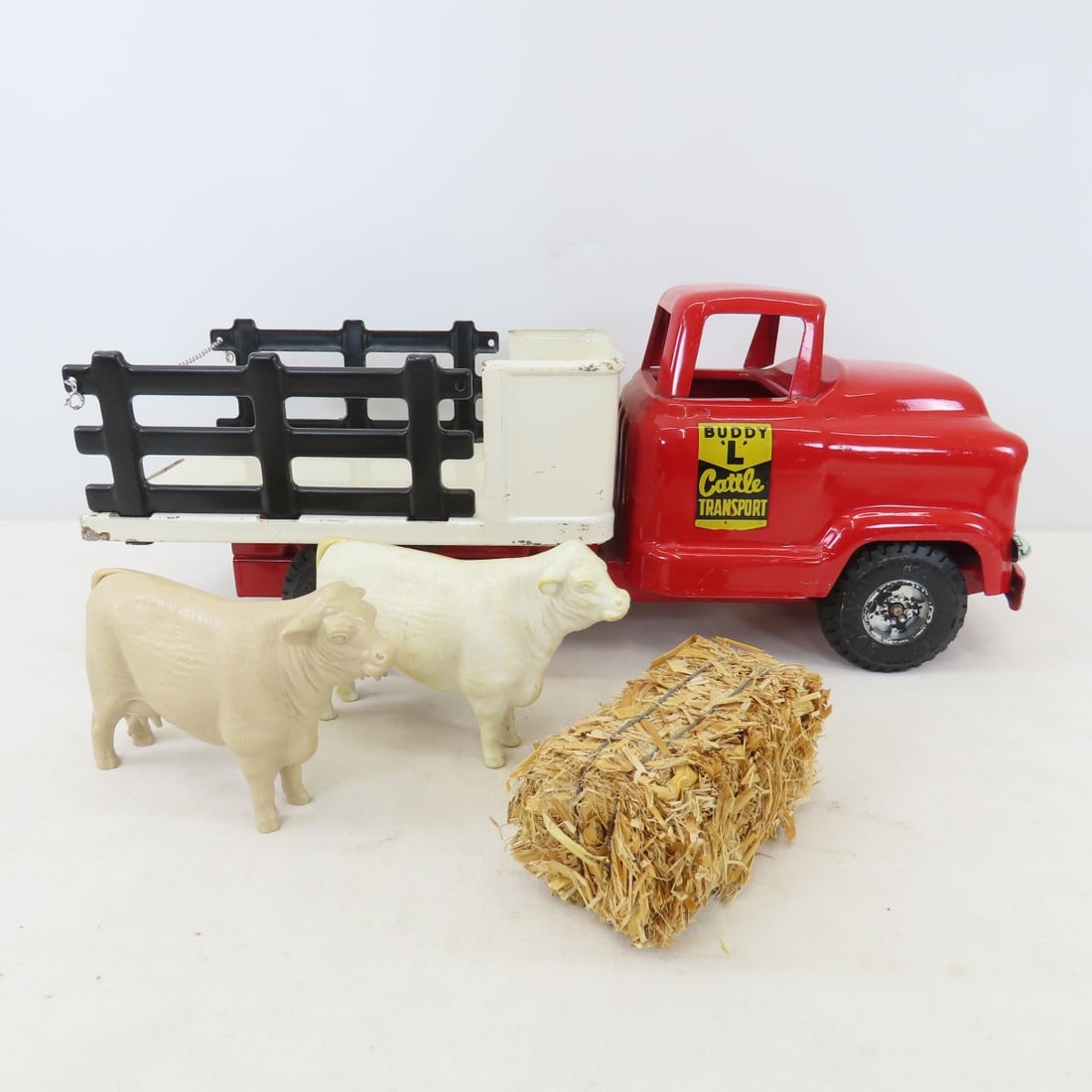 Original Buddy L Cattle Transport Truck w/ 2 Cows (1 of 14)