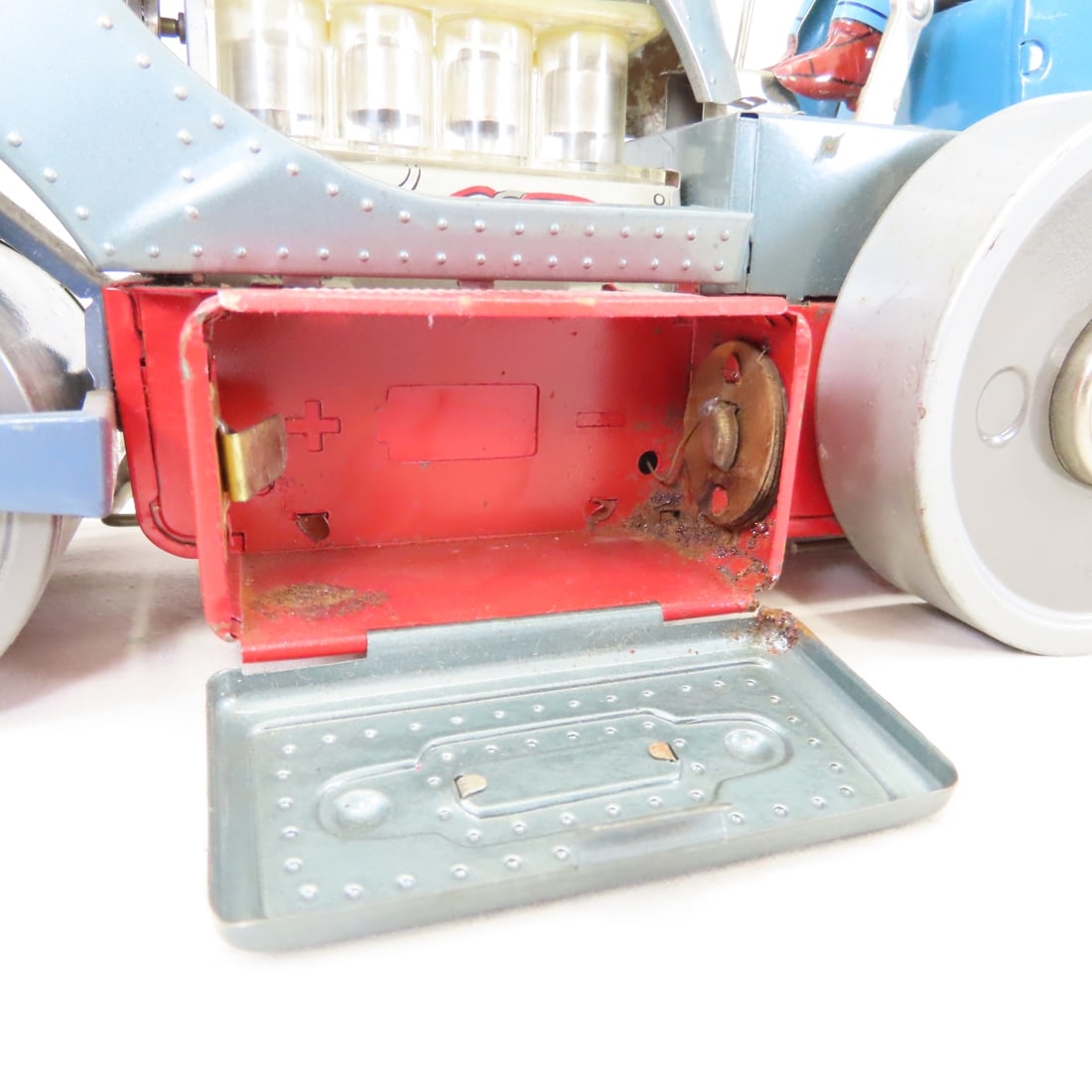 TAIYO Bump 'n go in Box & 4 Other Tin Toys - 4