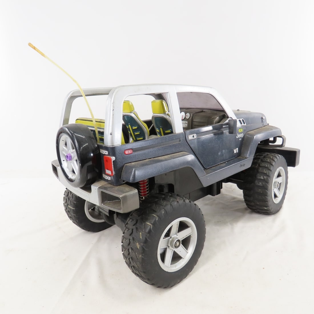 3 RC Vehicles, 1 with box, all untested - 10