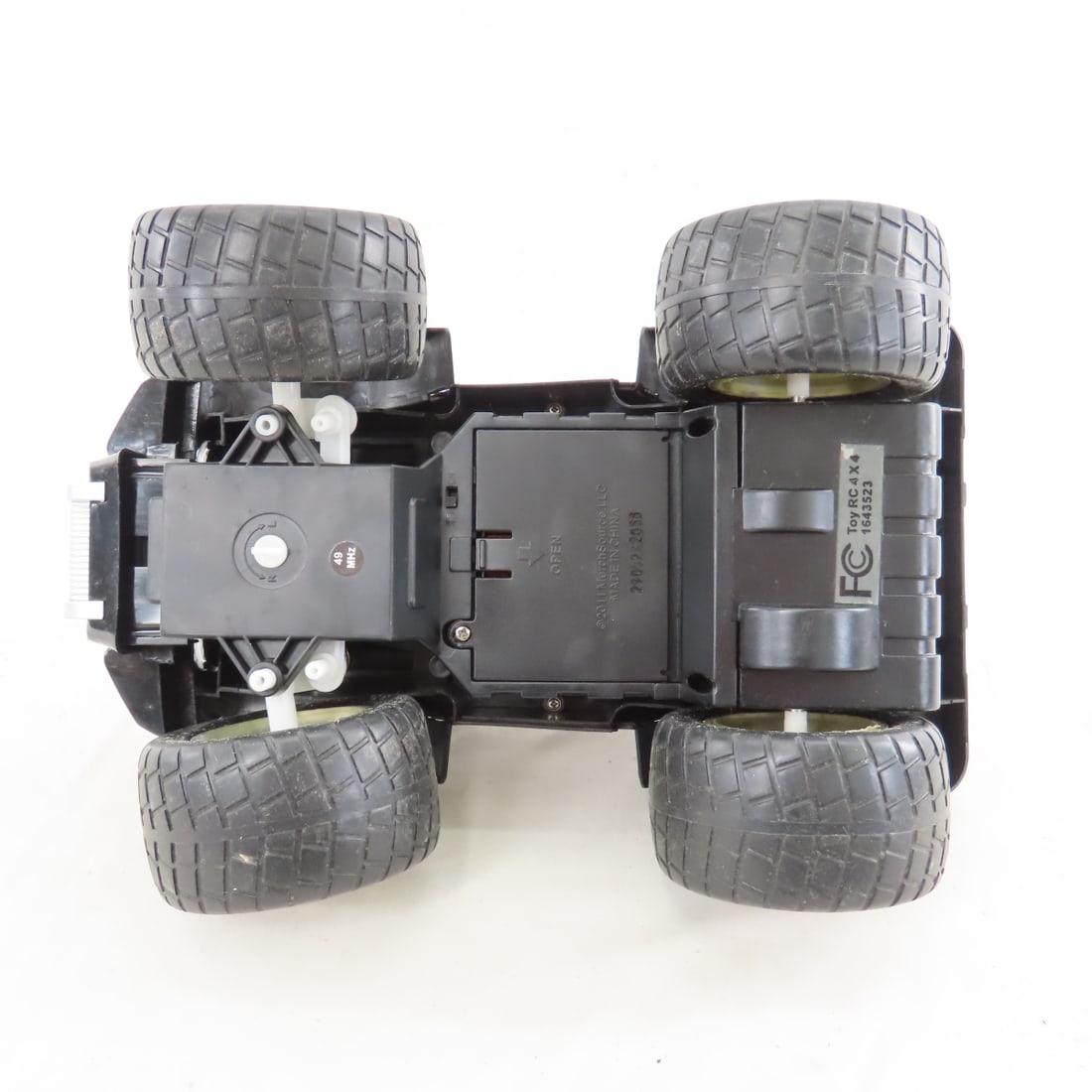 3 RC Vehicles, 1 with box, all untested - 18