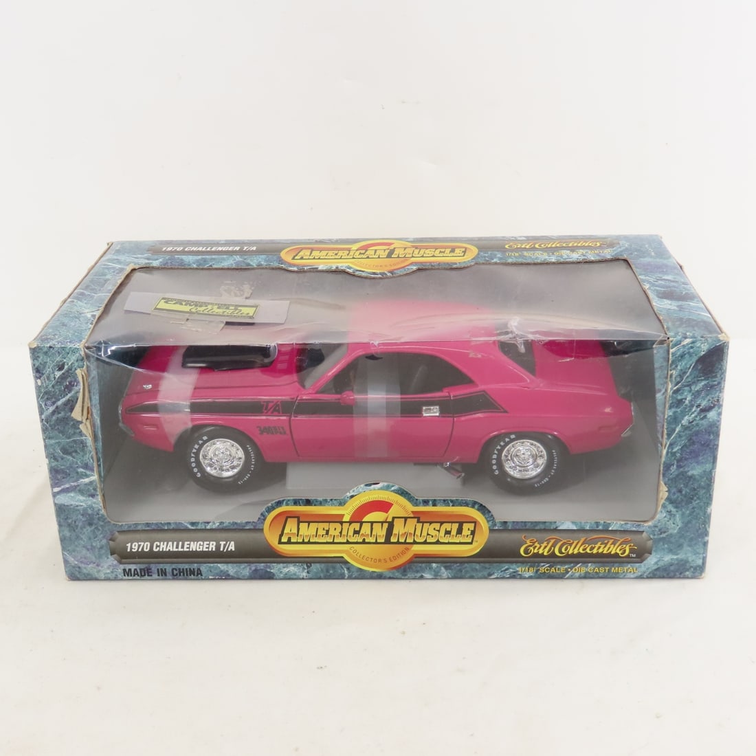 7 1:18 Scale Cars in very rough boxes - 4