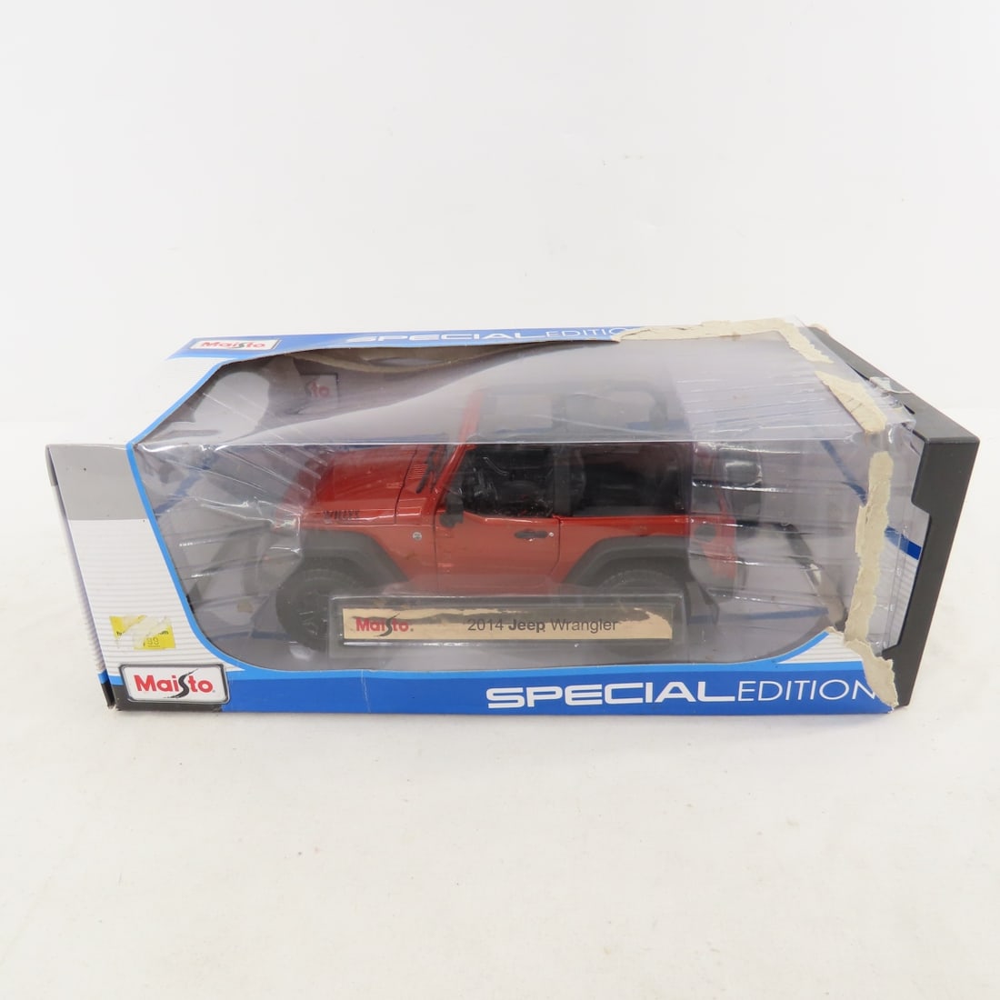 8 1:18 Scale Cars in very rough boxes - 10