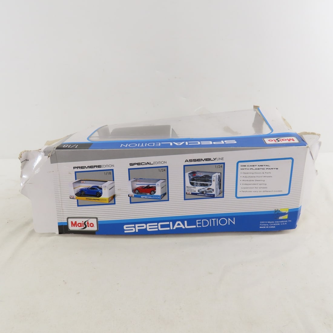 8 1:18 Scale Cars in very rough boxes - 17