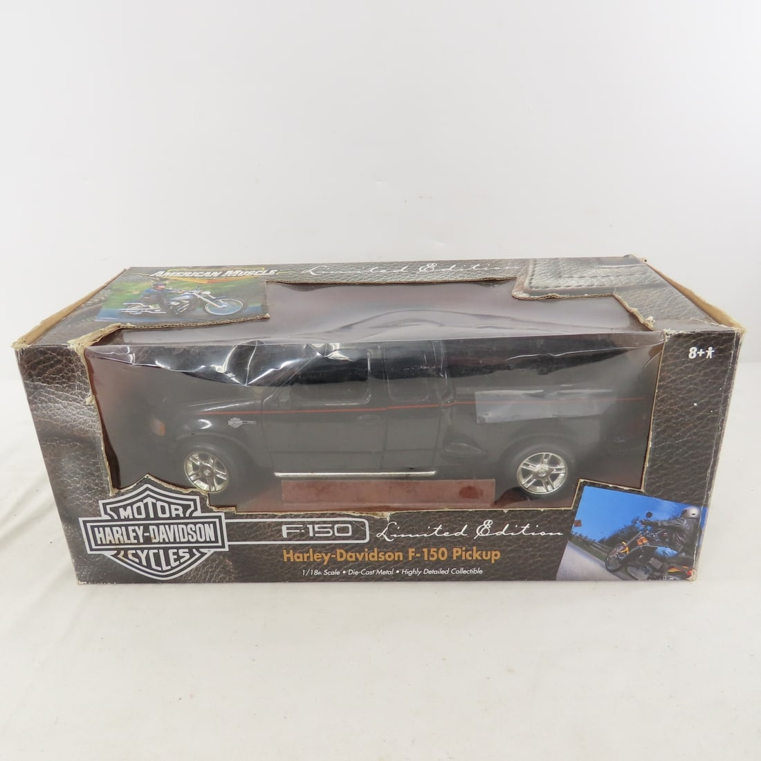 8 1:18 Scale Cars in very rough boxes - 8