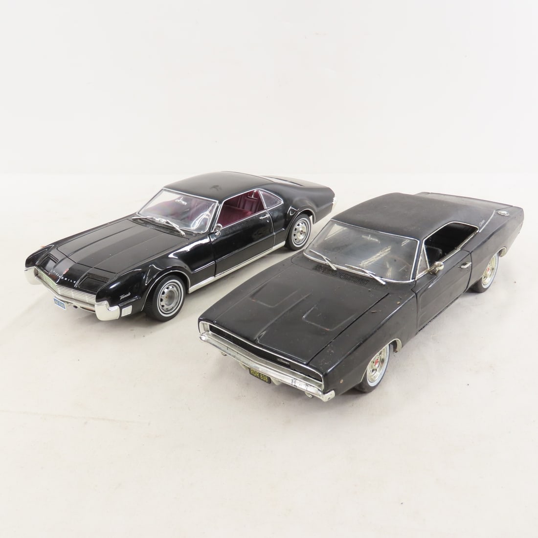 12 1:18 scale Muscle Cars - no boxes - 12