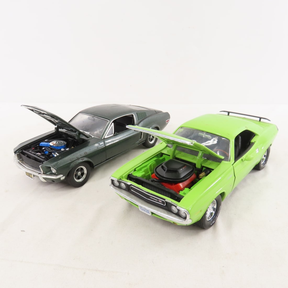 12 1:18 scale Muscle Cars - no boxes - 18
