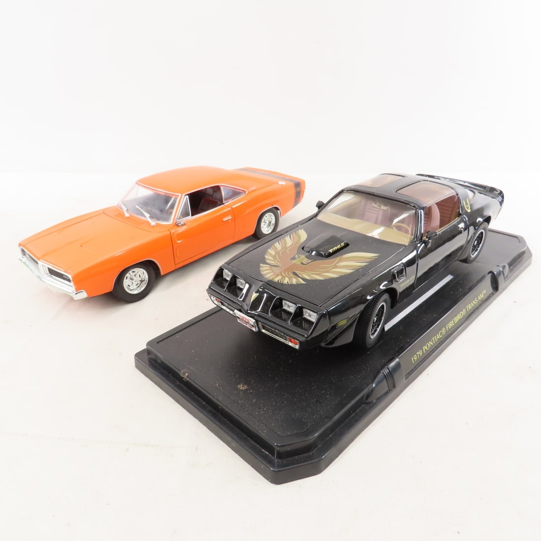 12 1:18 scale Muscle Cars - no boxes - 2