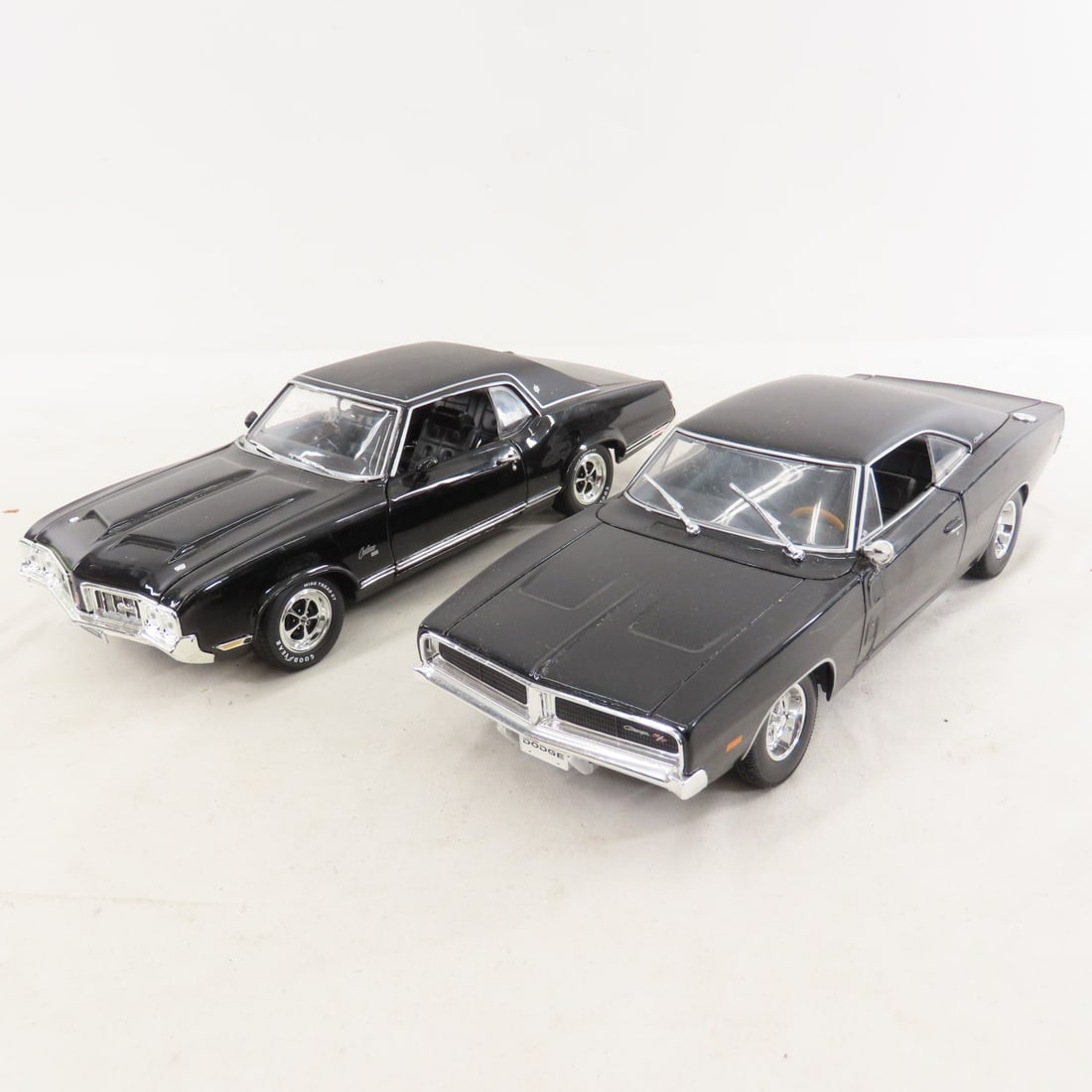 12 1:18 scale Muscle Cars - no boxes - 9