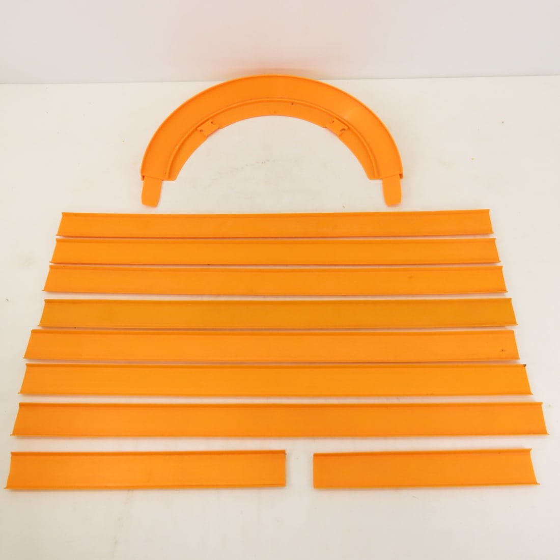 Hot Wheels & other diecast cars, track, case - 13