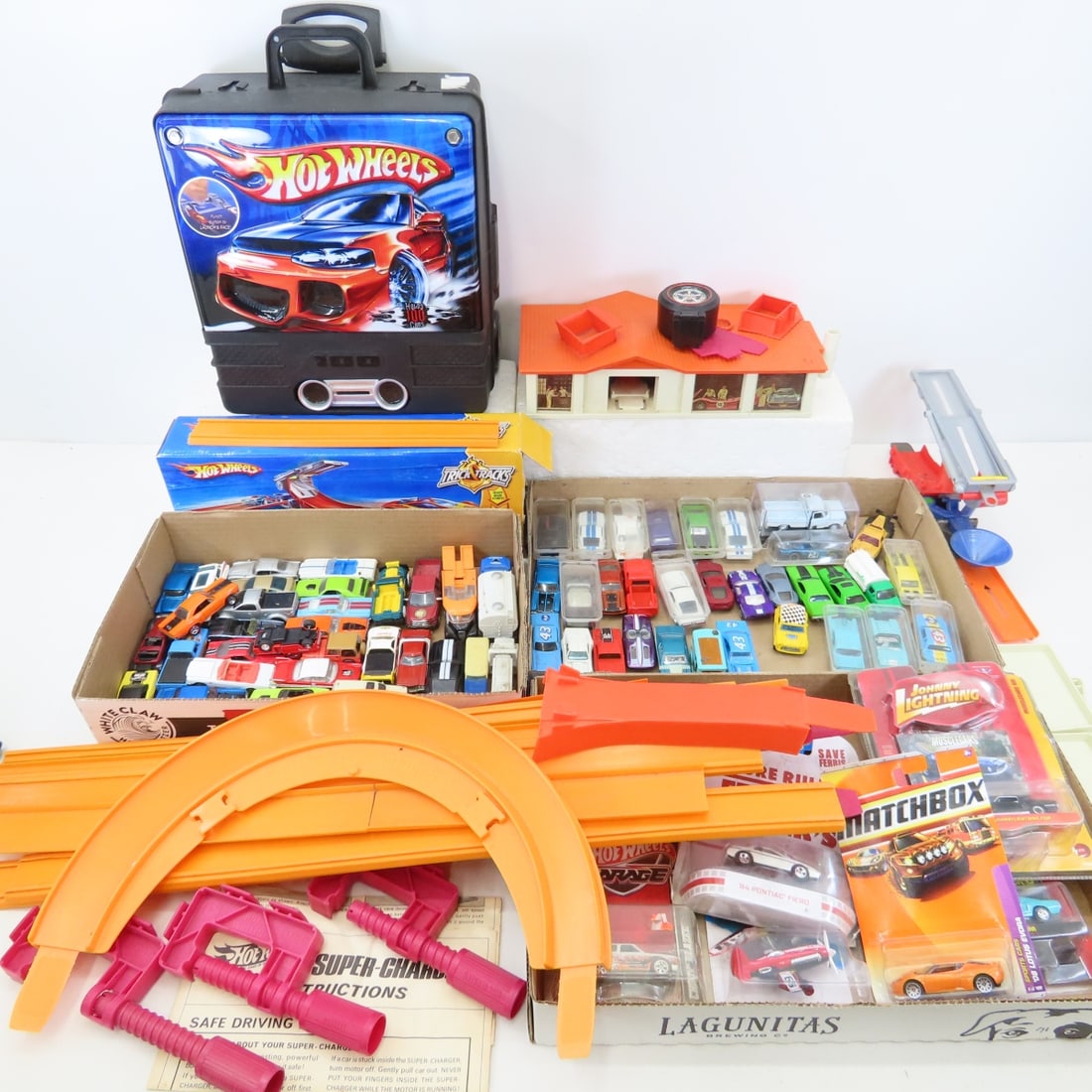 Hot Wheels & other diecast cars, track, case (1 of 18)
