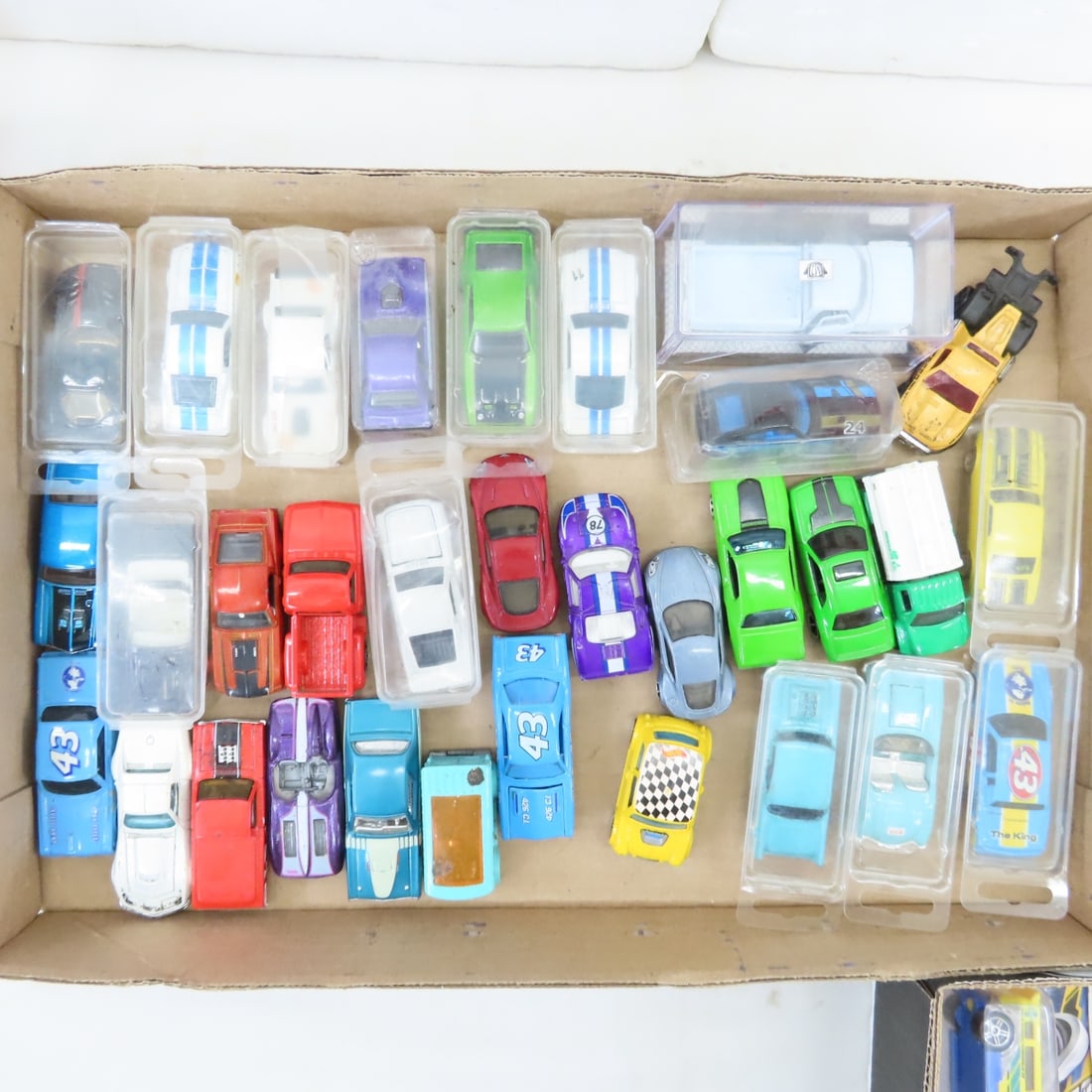 Hot Wheels & other diecast cars, track, case - 3