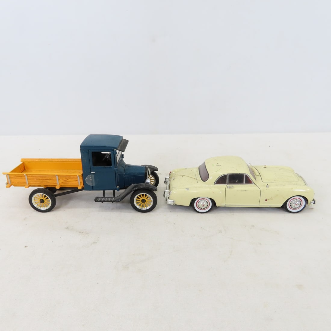 Diecast cars & trucks, some in boxes, mixed scale - 14