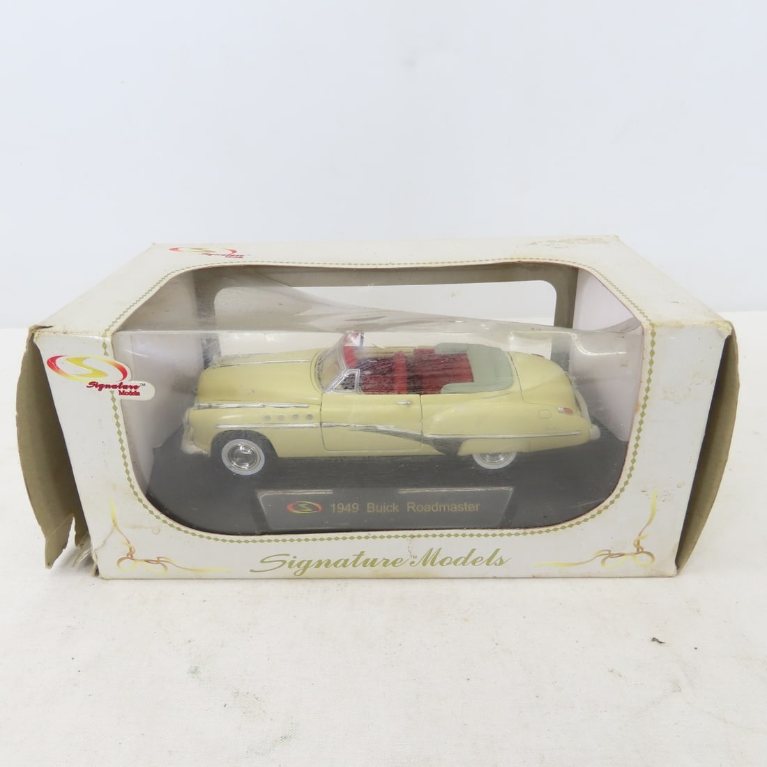 Diecast cars & trucks, some in boxes, mixed scale - 19