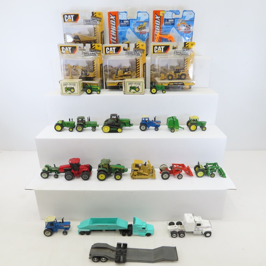 Diecast Construction & Farm Vehicles; Cat, Deere (1 of 12)