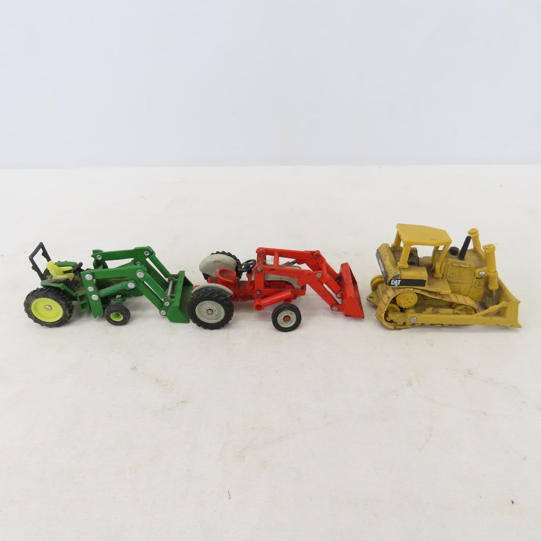 Diecast Construction & Farm Vehicles; Cat, Deere - 6