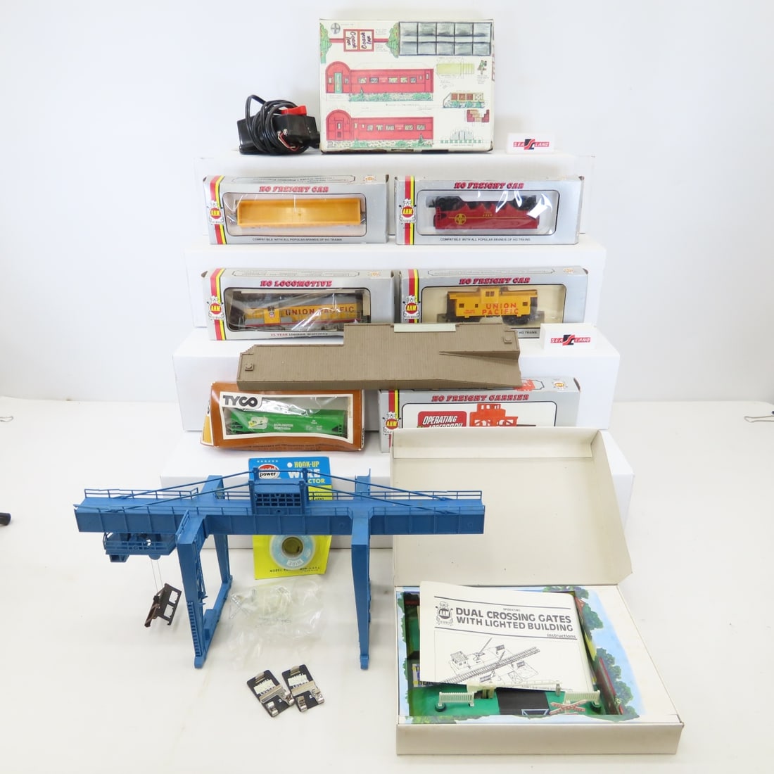 HO Scale Trains & Accessories. AHM Engine & more (1 of 13)
