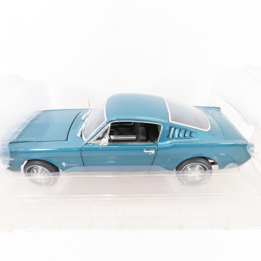 8 1:18 Scale Muscle Cars in rough boxes - 12