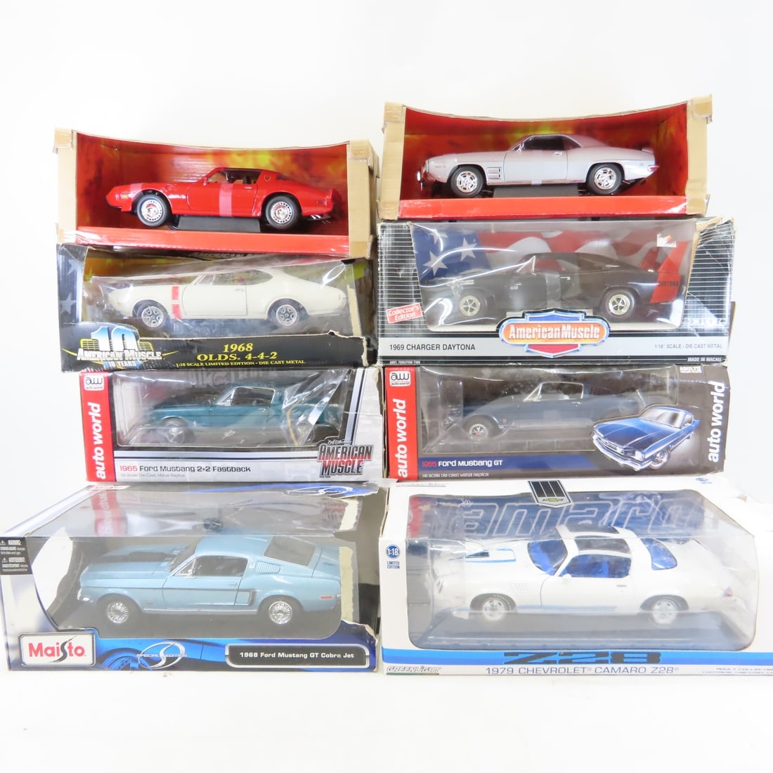 8 1:18 Scale Muscle Cars in rough boxes (1 of 17)