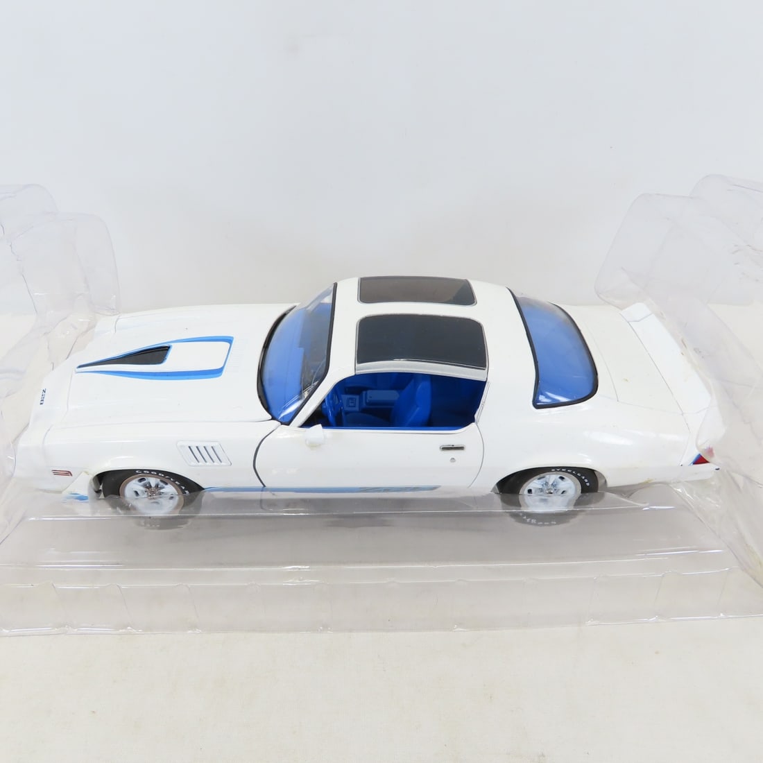 8 1:18 Scale Muscle Cars in rough boxes - 4