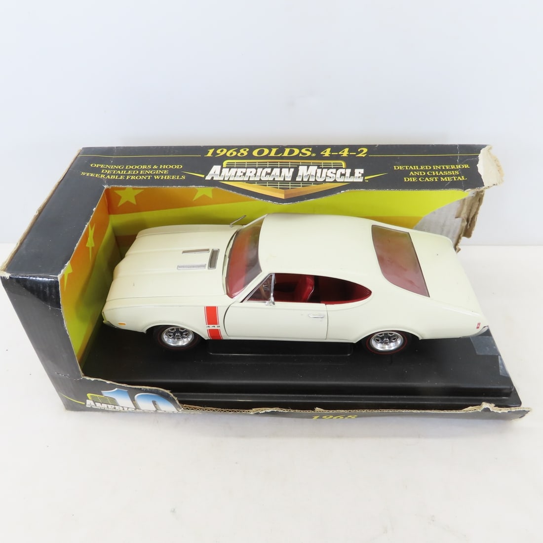 8 1:18 Scale Muscle Cars in rough boxes - 7