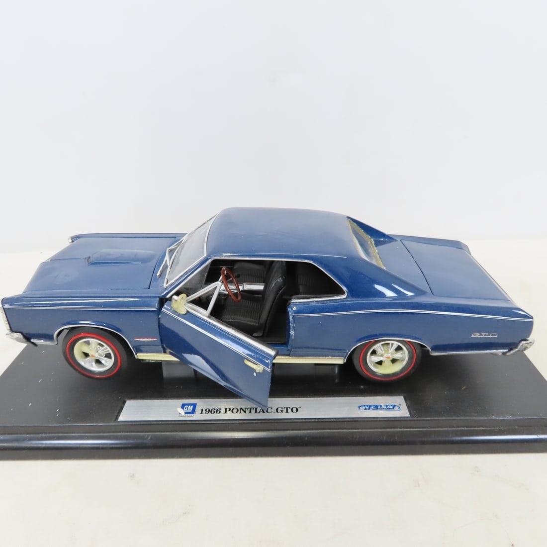 6 1:18 Scale Muscle Cars in rough boxes - 9