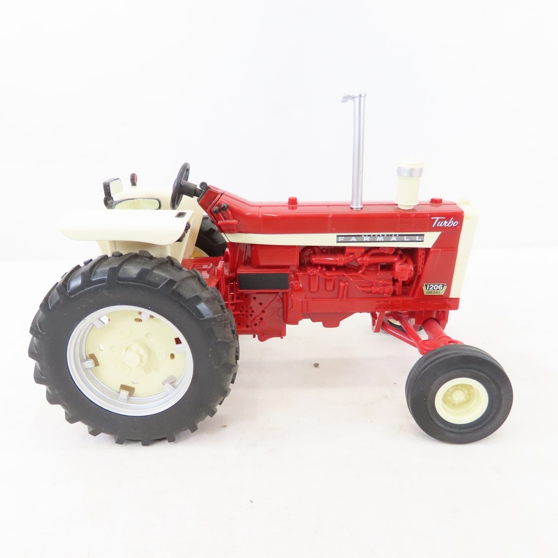 Plastic John Deere, Case & Farmall tractors - 7
