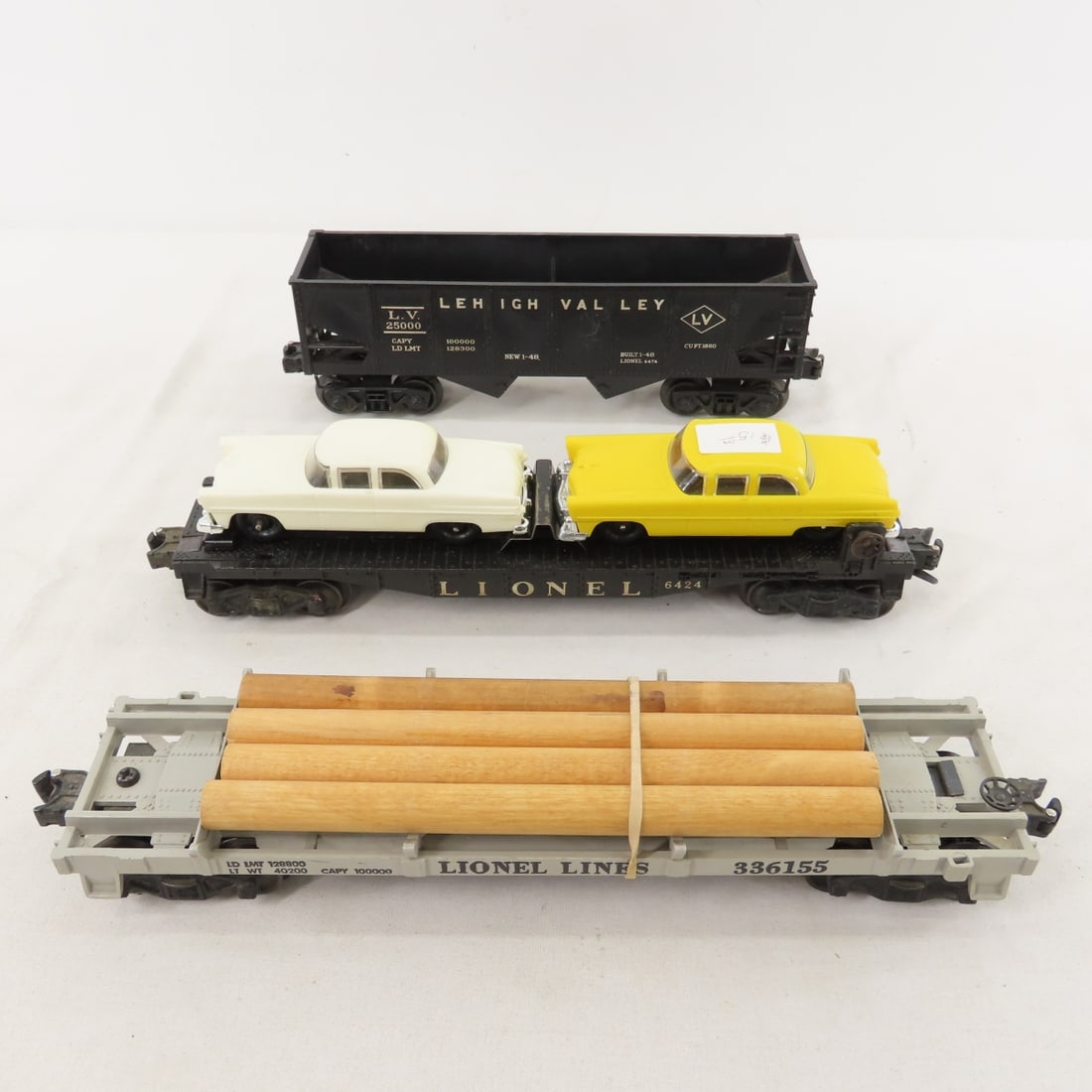 Lionel Train Set with 164 Log Loader - 16