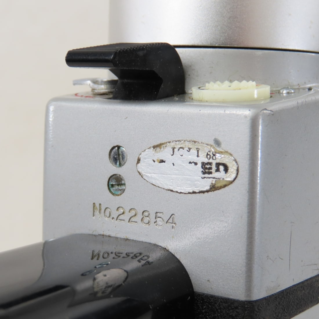 Technicolor Super V Super 8 Camera & Light - 11